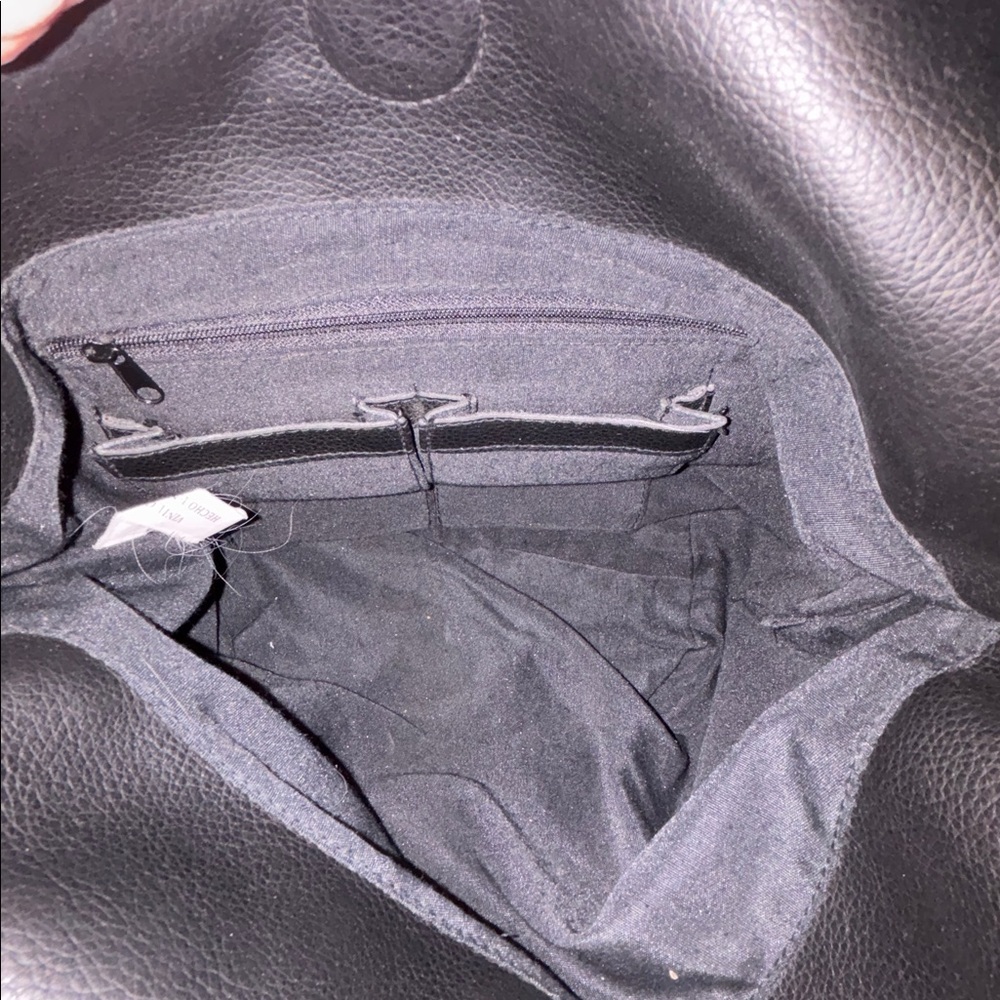 BLACK SHOULDER BAG FAUX LEATHER WHITE PIPING ALONG HANDLES AND IN BOW ADORNMENT - Picture 6 of 8